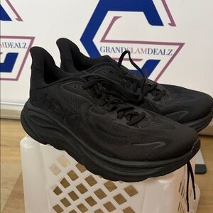 HOKA Men's Clifton 10 SIZE 10 extra wide